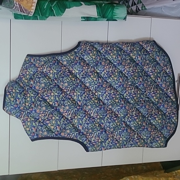 J. Crew x Liberty Excursion Quilted Vest in Catesby Floral Print - Picture 3 of 5